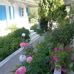 Blue White House Apartament *