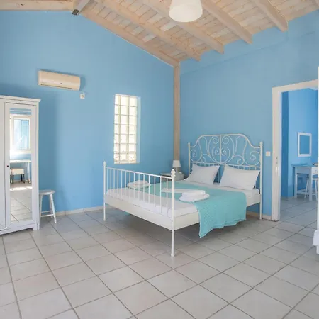 Blue White House Kalamitsi (Lefkada)
