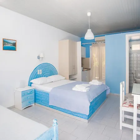 Blue White House Apartment Kalamitsi (Lefkada)