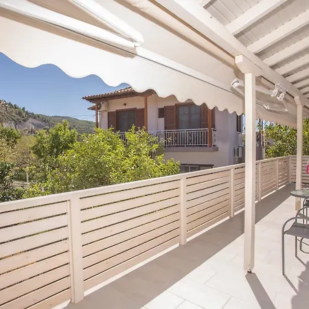 Blue White House Apartment Kalamitsi (Lefkada)